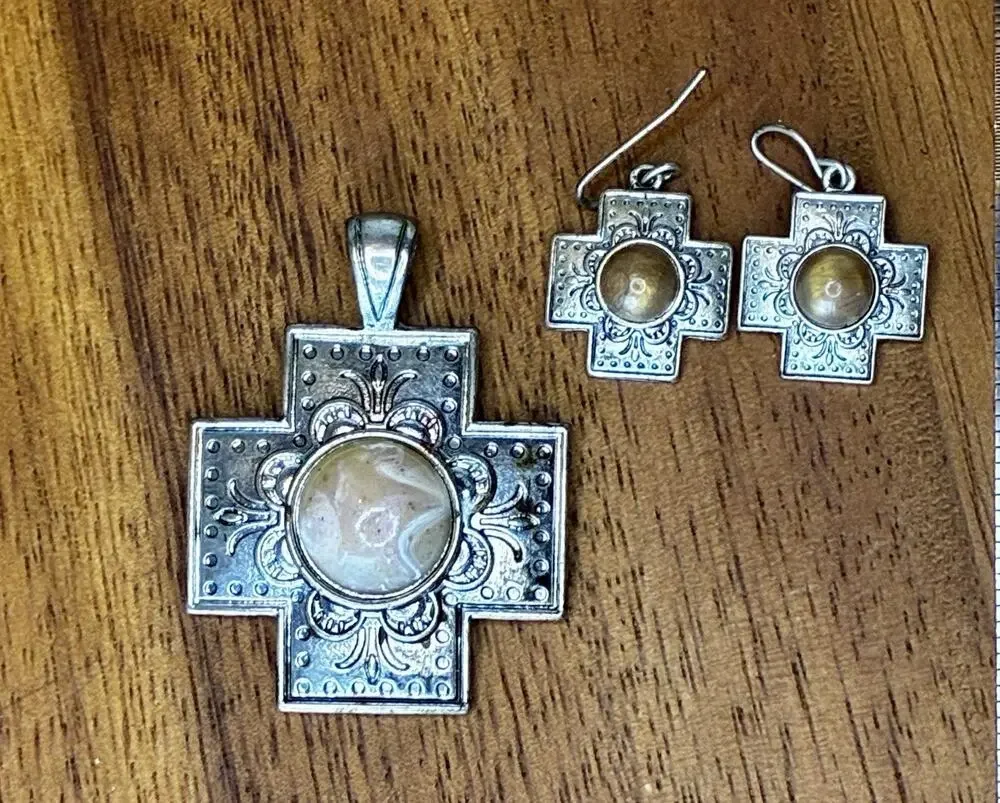 Silvertone Cross Pendant And Matching Earrings With Stone Center ￼